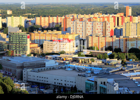 Quartier Petrzalka, paysage urbain de UFO, restaurant pont SNP, Bratislava, Slovaquie Banque D'Images