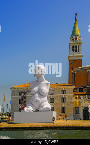 Sculpture d'Alison hdb par Marc Quinn vu en dehors de l'église de San Giorgio, Venise, Italie. Banque D'Images