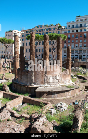 Vestiges de temples romains républicaine et Théâtre de Pompée, Largo di Torre Argentina, Campus Martius, Rome, Italie Banque D'Images