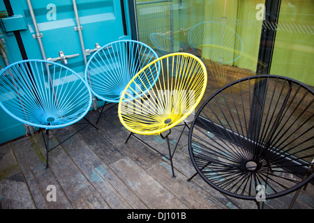 Terrasse lumineuse à Wahaca Chaises de restaurant sur Southbank à Londres UK Banque D'Images