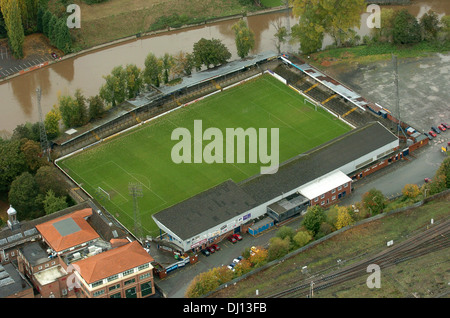 Vue aérienne du stade de football Gay Meadow accueil de Shrewsbury Town FC jusqu'à 2007 Banque D'Images