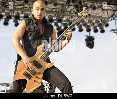 Pryor, Oklahoma, USA. 26 mai, 2012. Le bassiste PAOLO BEAULIEU de Trivium fonctionne à Rocklahoma 2012 à Pryor, Oklahoma © Daniel DeSlover/ZUMAPRESS.com/Alamy Live News Banque D'Images