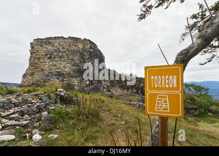 Torreón, une tour d'observation en forme de D à Kuelap Forteresse, Kuelap, Amazonas, Pérou Banque D'Images