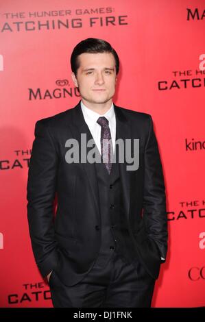 Los Angeles, Californie, USA. 18 nov., 2013. Arrivées à Josh Hutcherson pour THE HUNGER GAMES : CATCHING FIRE Premiere, Nokia Theatre L.A. Vivre, Los Angeles, CA, le 18 novembre 2013 Crédit : © Elizabeth Goodenough/Everett Collection/Alamy Live News Banque D'Images