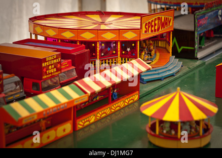 Cirque miniature, carnival manèges forains et à la main vu dans un show event. Banque D'Images