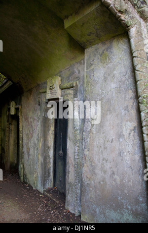 Catacombes au Cimetière de Highgate Banque D'Images