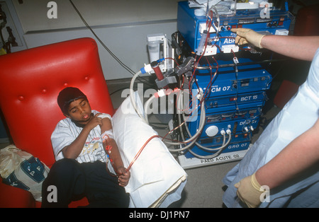 Enfant sur l'appareil de dialyse, Guy's Hospital, Londres, Royaume-Uni. Banque D'Images