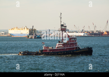 Remorqueur sur l'Hudson River, New York City, États-Unis d'Amérique. Banque D'Images