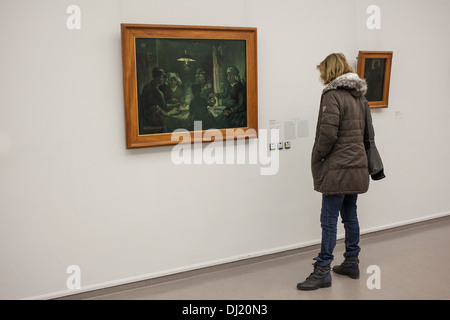 Femme à la peinture à la pomme de mangemorts par Vincent van Gogh dans museum Banque D'Images