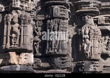 Shiv Mandir, Ambarnath, Maharashtra, Inde. Chiffres sur l'Mandovara ou mural Banque D'Images