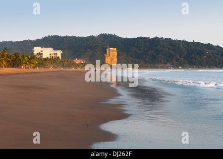 Jaco Beach sur la côte Pacifique du Costa Rica Banque D'Images