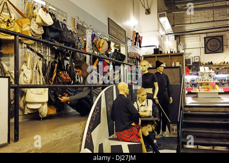 Penderie store balises à Williamsburg Brooklyn Banque D'Images