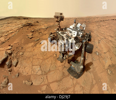 Un autoportrait de la curiosité Mars Rover sur la surface de Mars. Banque D'Images