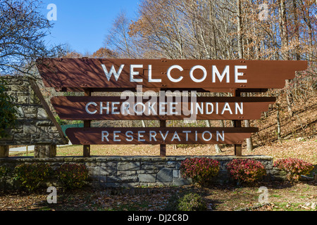 Panneau de bienvenue à la réserve indienne Cherokee, Cherokee, Caroline du Nord, États-Unis Banque D'Images