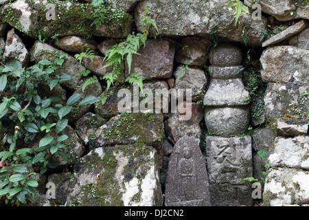 Old Stone image bouddhiste japonais Banque D'Images