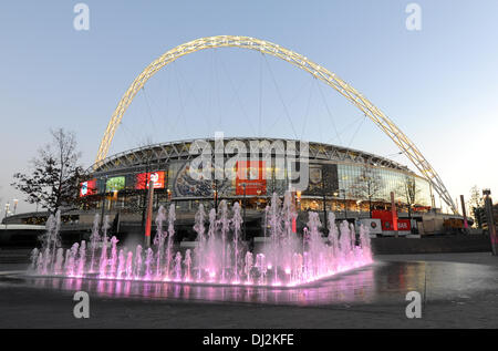 Londres, Royaume-Uni. 19 nov., 2013. Le stade de football de Wembley avant le match de football amical entre l'Angleterre et l'Allemagne, à Londres, Angleterre, 19 novembre 2013. Photo : Andreas Gebert/dpa/Alamy Live News Banque D'Images