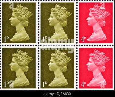 La reine Elizabeth II des timbres-UK 1D & 4d question définitive du livre de timbres du 1969 Banque D'Images
