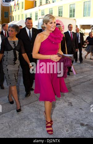 Fort Amsterdam, Curacao 19 Novembre 2013Reine Maxima assiste à l'administration réception à Fort Amsterdam, Curacao 19 novembre 2013. Le couple royal Dutch Caribbean visites fait partie du Royaume du 12 au 21 novembre. Photo : Albert Nieboer / Crédit photo : dpa alliance/Alamy Live News Banque D'Images
