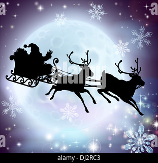 Santa flying dans son traîneau avec les rennes en face de la pleine lune en silhouette Banque D'Images