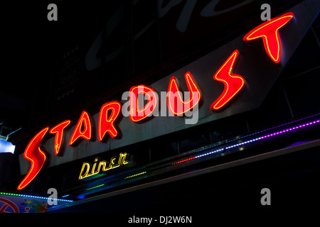 En néon Ellen's Stardust Diner, Broadway, New York City, États-Unis d'Amérique. Banque D'Images