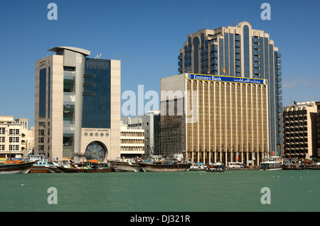 Centre financier, les banques de Dubaï au ruisseau Banque D'Images