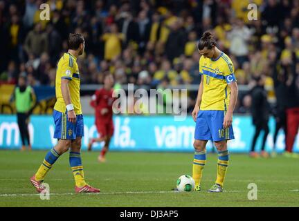 Stockholm, Suède. 19 nov., 2013. Qualification de la Coupe du monde des séries 2014 à Stockholm. La Suède et le Portugal. Montre la déception sur les visages de la Suède Zlatan Ibrahimovic et Johan Elmander crédit gauche : Action Plus Sport/Alamy Live News Banque D'Images