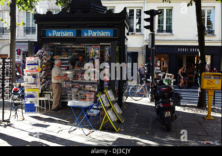 Kiosque à journaux, Paris Banque D'Images