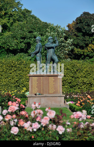 Roseraie du Mémorial de Piper Alpha en Hazelhead Park, Aberdeen, Ecosse Banque D'Images