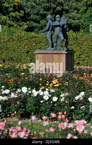 Roseraie du Mémorial de Piper Alpha en Hazelhead Park, Aberdeen, Ecosse Banque D'Images