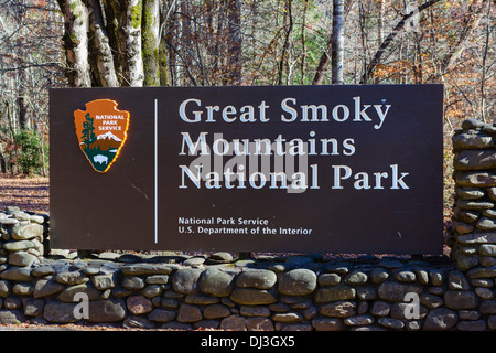 Panneau d'entrée au parc national des Great Smoky Mountains, près de Cherokee, Caroline du Nord, États-Unis Banque D'Images