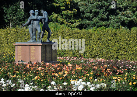 Roseraie du Mémorial de Piper Alpha en Hazelhead Park, Aberdeen, Ecosse Banque D'Images