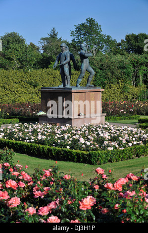 Roseraie du Mémorial de Piper Alpha en Hazelhead Park, Aberdeen, Ecosse Banque D'Images