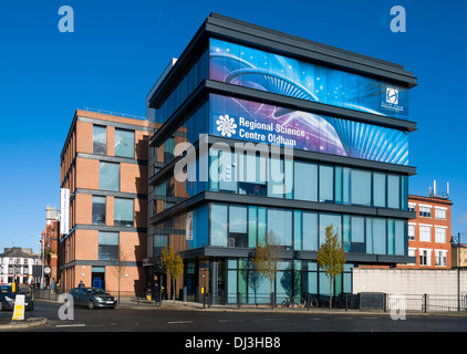 Centre régional des Sciences Building, rue Chaucer, Oldham, Greater Manchester, Angleterre, RU Banque D'Images