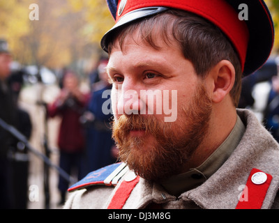 Dans l'uniforme des cosaques de la période de Première Guerre mondiale. Banque D'Images