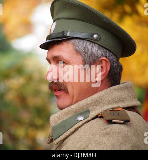 Dans l'uniforme des cosaques de la période de Première Guerre mondiale. Banque D'Images