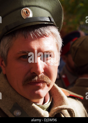 Dans l'uniforme des cosaques de la période de Première Guerre mondiale. Banque D'Images