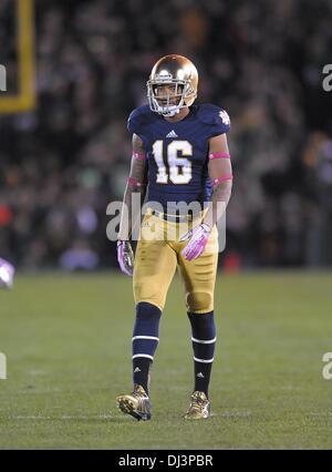 19 octobre, 2013 - South Bend, IN, États-Unis d'Amérique - Octobre 19, 2013 South Bend, en...Notre Dame de la sécurité (16) Eilar Hardy en action au cours de la NCAA Football match entre l'USC Trojans et Notre Dame. Notre Dame a finalement pris son temps, accueil strie perdante à l'USC Trojans. Les combats de la Californie du Sud a survécu irlandais dans un jeu de sanctions samedi soir à une victoire 14-10 qui a mis fin à une cinq-jeu accueil patin, pour leurs rivaux qui remonte à 2001, à South Bend, Indiana, le 19 octobre 2013. (Crédit : Jose obligatoire / MarinMedia.org / Cal Sport Media) (photographe complète, et Banque D'Images