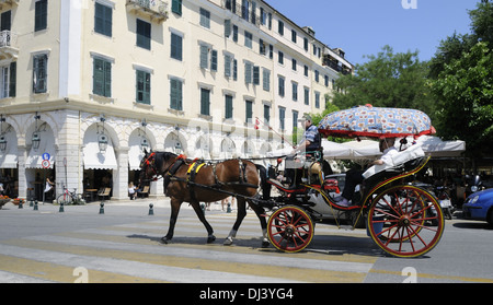 Le transport dans la vieille ville sur l'île de kerkira Banque D'Images