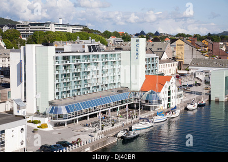L'Europe, la Norvège, la ville haugesund, vue avec hôtel maritim Banque D'Images