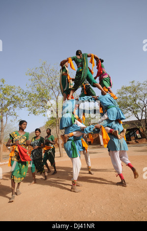 La danse tribale, Shilpgram, Udaipur, Rajasthan Inde Banque D'Images