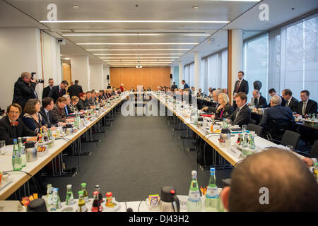 Berlin, Allemagne. Le 21 novembre 2013. CDU / CSU et SPD se réunir à nouveau pour définir la coalition entre eux. Ces réunions sont venus à plus d'un mois. Est-ce 'Bras de Fer' prendra fin ? Goncalo Silva/Alamy Live News. Banque D'Images