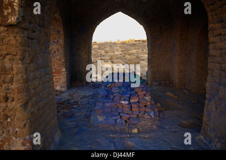 Tombe dans le cimetière de Fatamid au complexe Assouan (Égypte). Banque D'Images