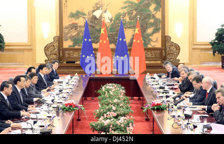 Beijing, Chine. 21 nov., 2013. Le Premier ministre chinois Li Keqiang, le président du Conseil européen Herman Van Rompuy et le président de la Commission européenne, Jose Manuel Barroso, assister à la 16e sommet Chine-UE, à Beijing, capitale de la Chine, le 21 novembre, 2013. (Xinhua/Yao Dawei) (yxb) Credit : Xinhua/Alamy Live News Banque D'Images