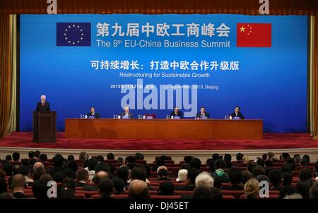 Beijing, Chine. 21 nov., 2013. (Le Premier ministre chinois Li Keqiang, le président du Conseil européen Herman Van Rompuy et le président de la Commission européenne, Jose Manuel Barroso, assister à la 9e sommet commercial UE-Chine à Pékin, capitale de la Chine, le 21 novembre, 2013. (Xinhua/Pang Xinglei) (yxb) Credit : Xinhua/Alamy Live News Banque D'Images