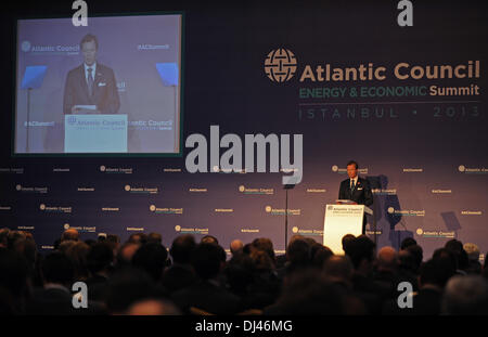 Istanbul, Turquie. 21 novembre 2013. Le Grand-Duc Henri de Luxembourg prend la parole lors du Conseil de l'Atlantique de l'énergie et du sommet économique à Istanbul, Turquie, le 21 novembre 2013. (Xinhua/Lu Zhe/Alamy Live News) Banque D'Images