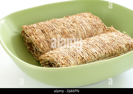 Shredded Wheat biscuits dans un bol de petit-déjeuner Banque D'Images
