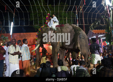 Cérémonie de l'Agni Kavadi Firewalker, Perunguzhi, Kerala, Inde, Asie Banque D'Images