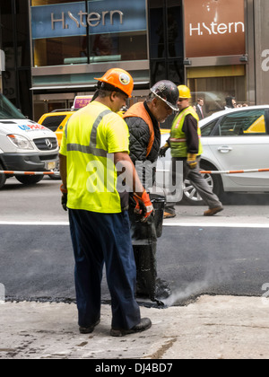 Travaux de réparation sur la Cinquième Avenue, NYC Banque D'Images