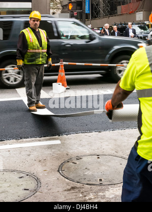 Travaux de réparation sur la Cinquième Avenue, NYC Banque D'Images