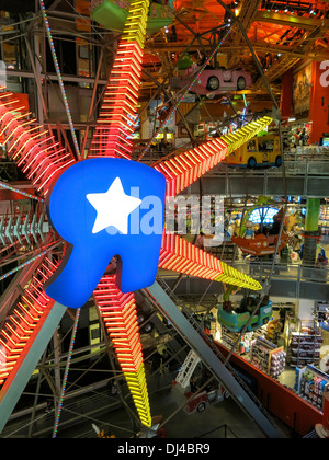 L'intérieur, Toys R Us, la grande roue,Times Square, NYC Banque D'Images